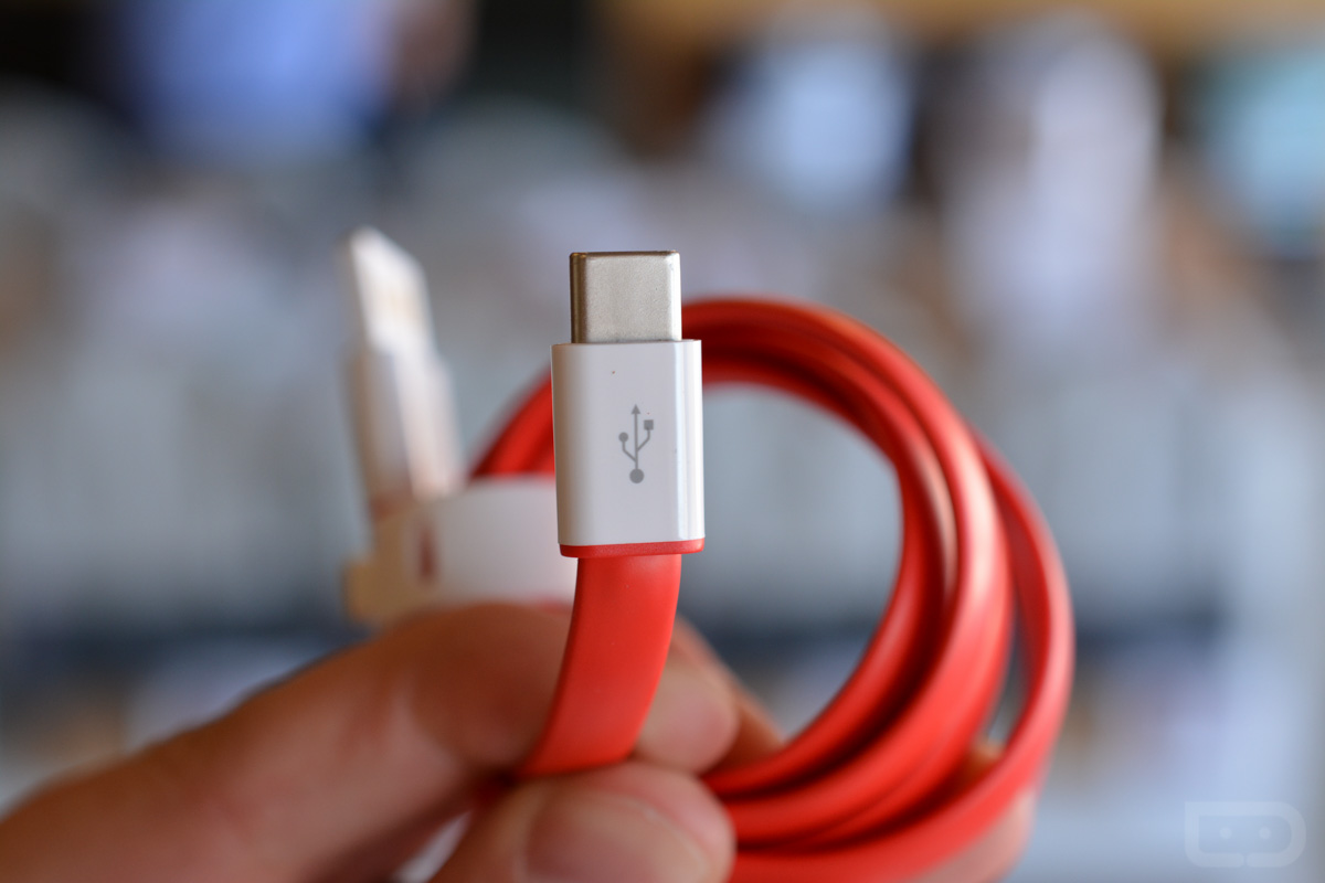 OnePlus 2 : le câble USB-C d'origine devient dangereux avec d