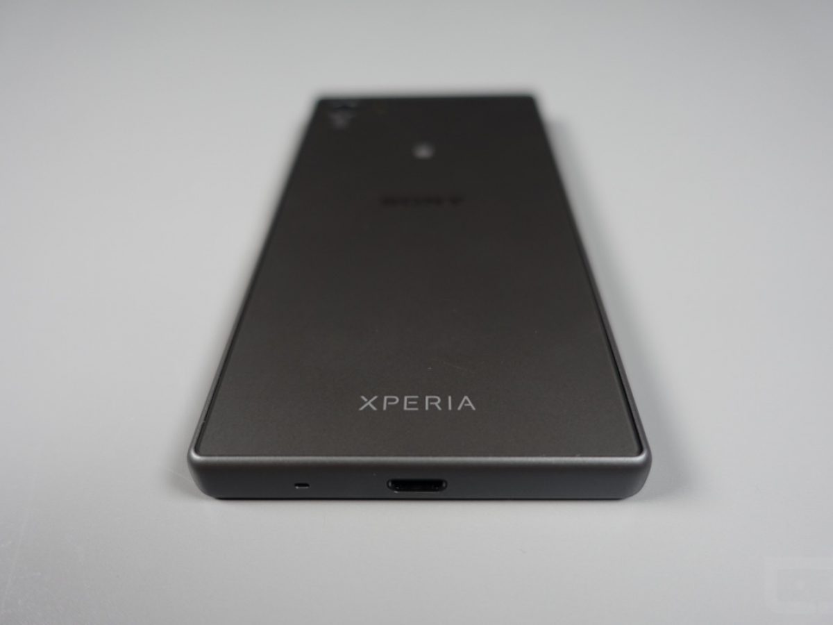 Sony Xperia Z5 Compact First Look Tour!