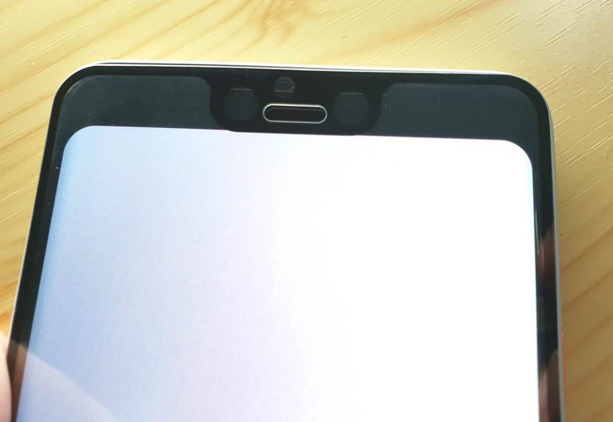 Pixel 3 XL Screen Protector Next to Pixel 2 XL Helps Visualize What to