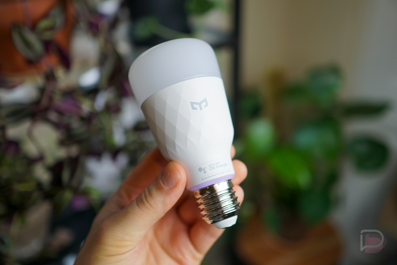 YEELIGHT Smart Light Bulb, Smart LED Bulb, Color Changing Light Bulb,  Dimmable LED Light Bulb, Google Seamless Setup Smart Bulb That Work with OK