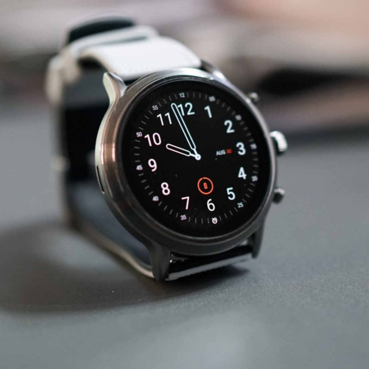 Review: Google's Wear OS 2.0 can't fix its obsolete smartwatch hardware