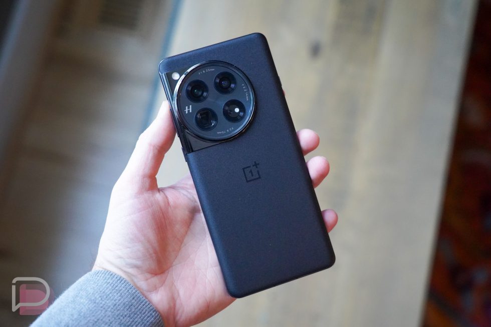 Here's What the OnePlus 12 Feels Like in Hand